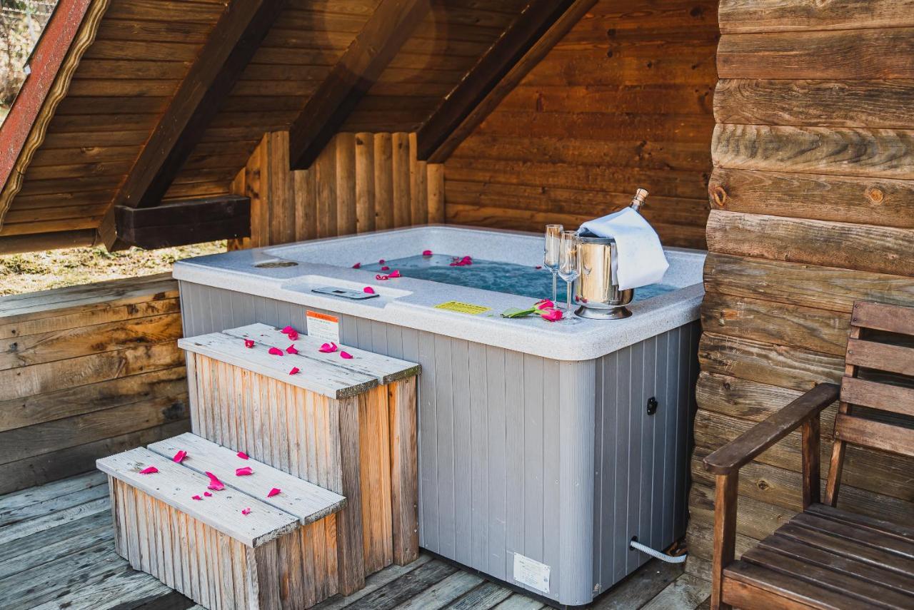 Wooden Cabin Zurej With Hot Tub Bukovje v Babni Gori Екстериор снимка
