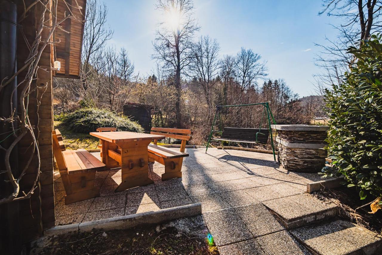 Wooden Cabin Zurej With Hot Tub Bukovje v Babni Gori Екстериор снимка